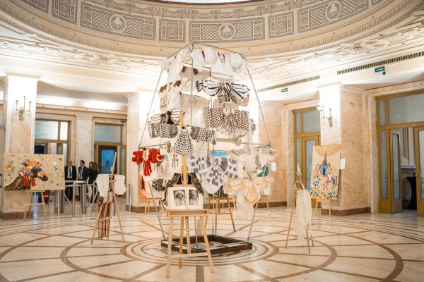 "IA inspiră, fascinează, se reactualizează, marcând periodic şi definitiv trendurile şi moda”